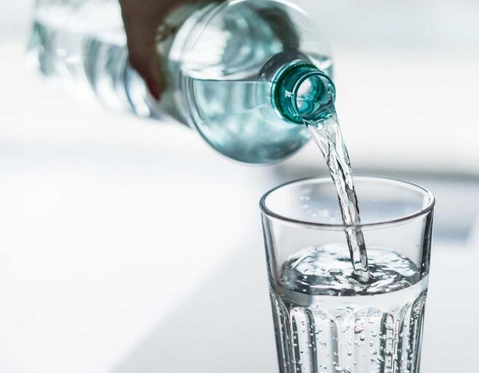 服用日本藤素出現副作用時可以多喝水